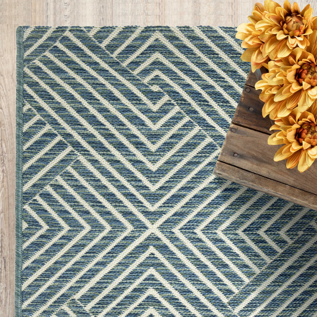 Blue 5' x 7' Outdoor Rug V2043