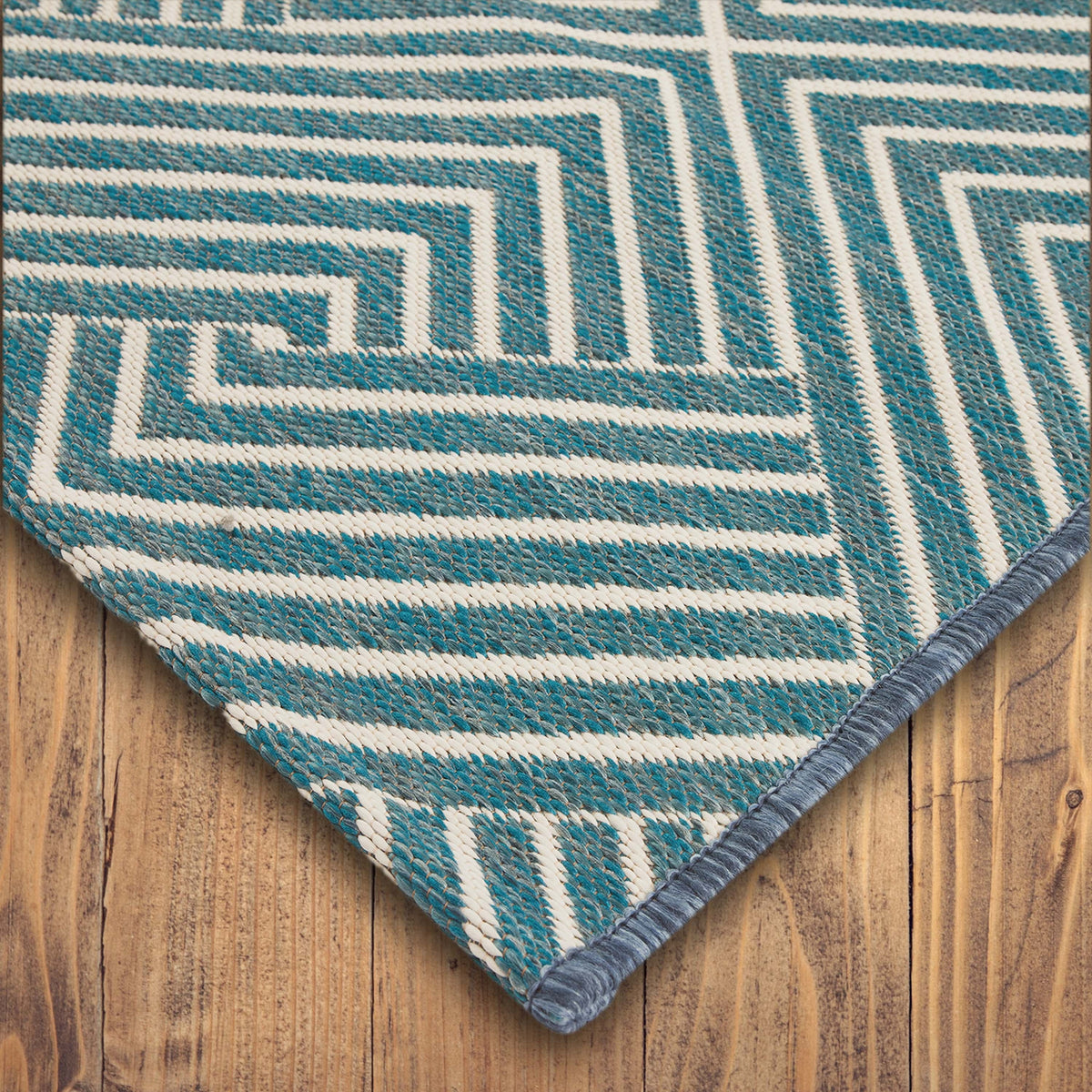 Blue 5' x 7' Outdoor Rug V2043