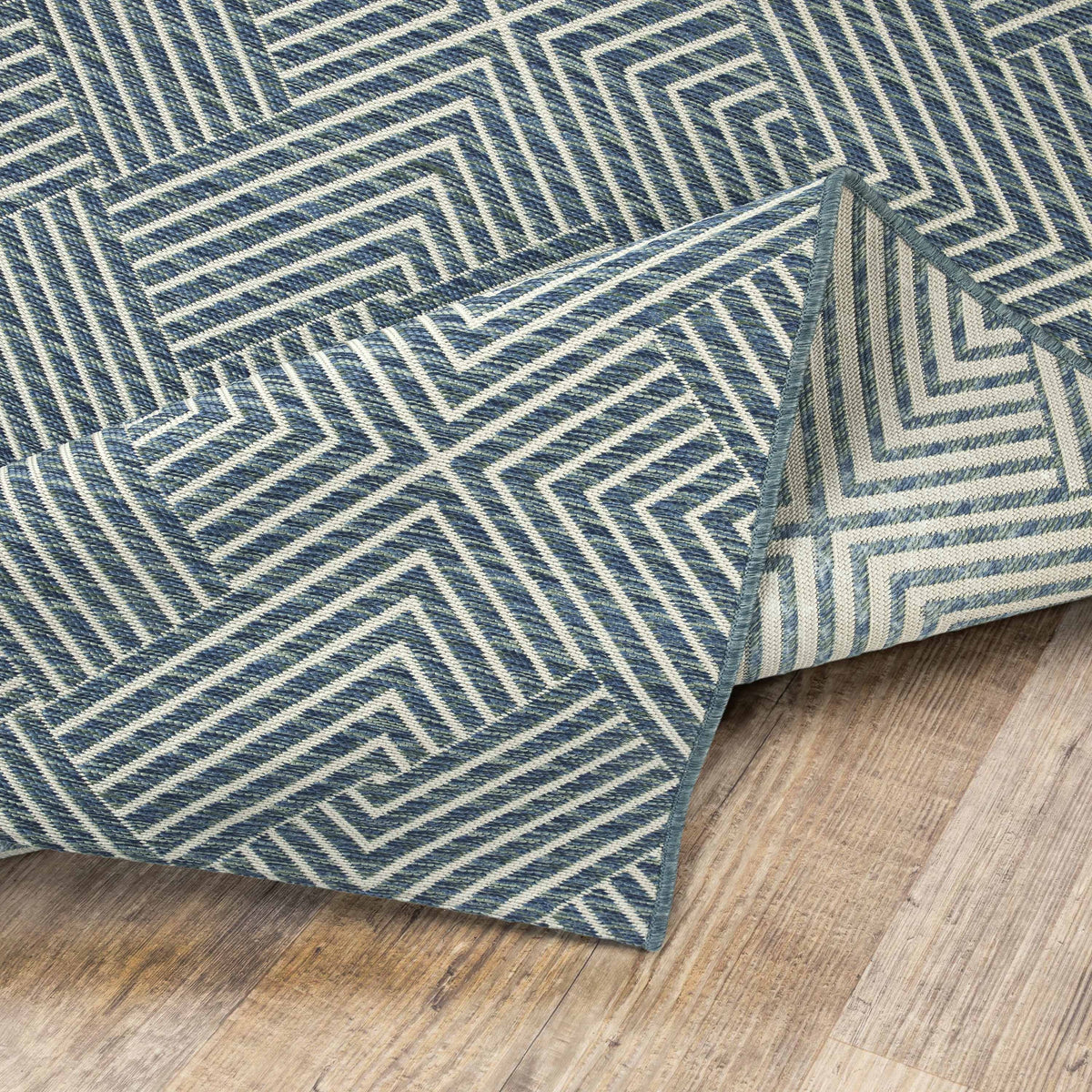 Blue 5' x 7' Outdoor Rug V2043