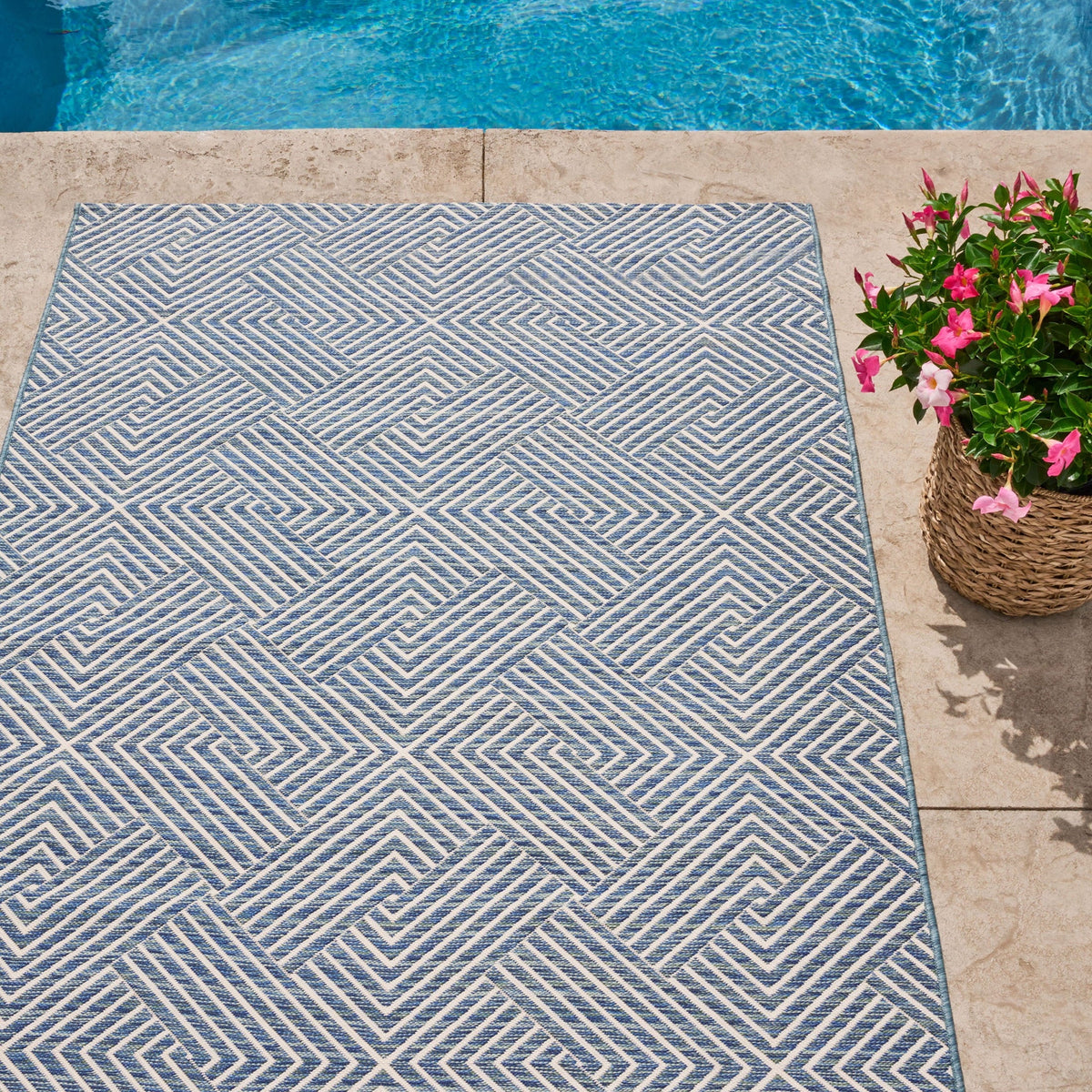 Blue 5' x 7' Outdoor Rug V2043